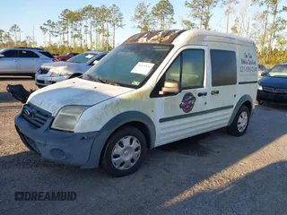 2010 Ford Transit Connect XL z VIN NM0LS6AN2AT030716, wystawiony jako IAAI lot #41835520 z przebiegiem 121 552 mil mil oraz . Historia ofert i sprzedaży dostępna na DreamBid. Obrazek 2.