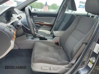 2012 Honda Accord EX z VIN 1HGCP2F79CA183634, wystawiony jako Copart lot #56689935 z przebiegiem 121 739 mil mil oraz Czysty tytuł • Clean title. Historia ofert i sprzedaży dostępna na DreamBid. Obrazek 7.