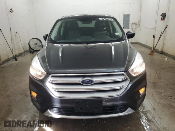2019 Ford Escape SE z VIN 1FMCU0GD5KUC49556, wystawiony jako Copart lot #57911145 z przebiegiem 89 152 mil mil oraz Czysty tytuł • Clean title. Historia ofert i sprzedaży dostępna na DreamBid. Obrazek 5.