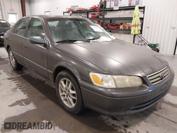 2001 Toyota Camry LE z VIN JT2BF28K110307972, wystawiony jako IAAI lot #41652522 z przebiegiem 201 631 mil mil oraz . Historia ofert i sprzedaży dostępna na DreamBid. Obrazek 1.