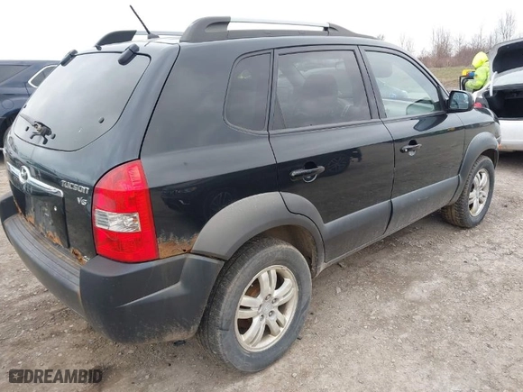 2008 Hyundai Tucson SE with VIN KM8JN72D38U767890, listed as a IAAI auction lot 41940900 with 170,080 mi miles. Bid and sale history available at carsss.com. Image 4.