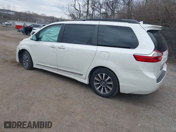 2018 Toyota Sienna XLE with VIN 5TDDZ3DC3JS197113, listed as a IAAI auction lot 41622680 with 70,308 mi miles. Bid and sale history available at carsss.com. Image 3.