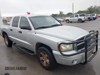 2007 Dodge Dakota SLT z VIN 1D7HE48P37S164764, wystawiony jako IAAI lot #41883989 z przebiegiem 177 017 mil mil oraz . Historia ofert i sprzedaży dostępna na DreamBid. Obrazek 1.