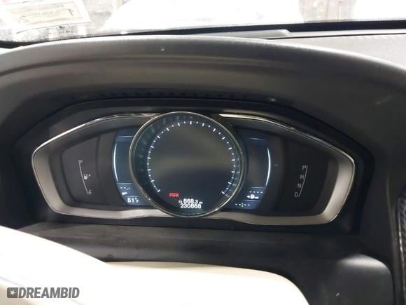2015 Volvo XC60 T6 Platinum with VIN YV4902RM8F2651797, listed as a IAAI auction lot 41567952 with 230,868 mi miles. Bid and sale history available at carsss.com. Image 7.