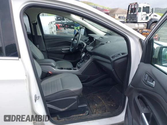 2015 Ford Escape SE with VIN 1FMCU9G91FUB27234, listed as a IAAI auction lot 42157947 with 210,034 mi miles. Bid and sale history available at carsss.com. Image 5.