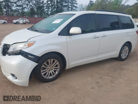 2015 Toyota Sienna XLE with VIN 5TDYK3DC8FS639221, listed as a IAAI auction lot 41891188 with 195,610 mi miles. Bid and sale history available at carsss.com. Image 17.