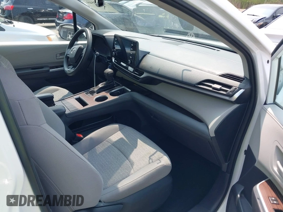 2022 Toyota Sienna LE z VIN 5TDBRKEC0NS087867, wystawiony jako IAAI lot #42332549 z przebiegiem 52 551 mil mil oraz . Historia ofert i sprzedaży dostępna na DreamBid. Obrazek 5.