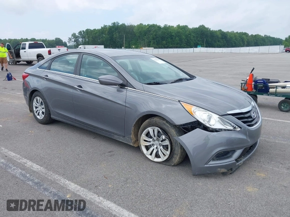2013 Hyundai Sonata GLS z VIN 5NPEB4ACXDH569785, wystawiony jako IAAI lot #39392769 z przebiegiem 69 934 mil mil oraz . Historia ofert i sprzedaży dostępna na DreamBid. Obrazek 1.