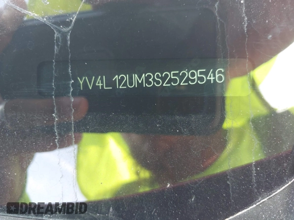 2025 Volvo XC40 Ultimate Dark Theme z VIN YV4L12UM3S2529546, wystawiony jako IAAI lot #42270947 z przebiegiem 787 mil mil oraz . Historia ofert i sprzedaży dostępna na DreamBid. Obrazek 9.