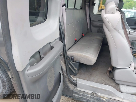 2002 Ford F-150 XL z VIN 2FTRX18L92CA15504, wystawiony jako IAAI lot #42165174 z przebiegiem Nie podano mil oraz . Historia ofert i sprzedaży dostępna na DreamBid. Obrazek 8.