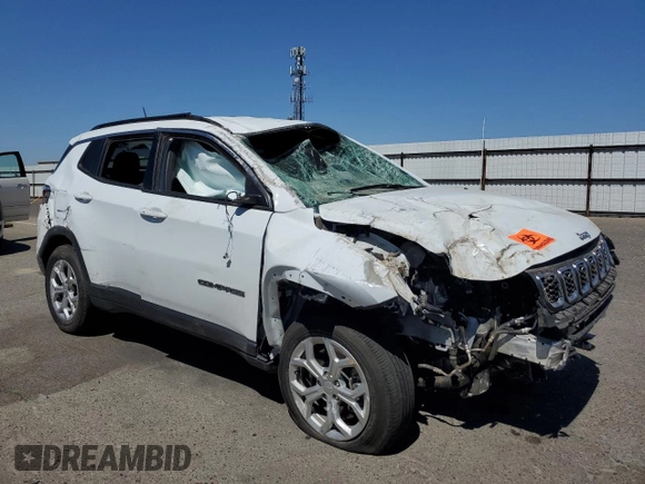 2024 Jeep Compass Latitude z VIN 3C4NJDBN6RT110585, wystawiony jako Copart lot #60543085 z przebiegiem 32 245 mil mil oraz Nie do naprawy • Non repairable. Historia ofert i sprzedaży dostępna na DreamBid. Obrazek 4.