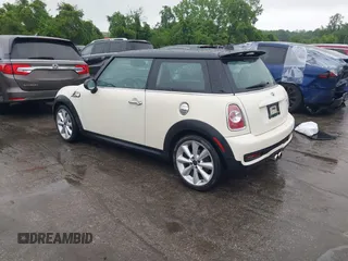 2012 MINI Hardtop S z VIN WMWSV3C59CT386436, wystawiony jako IAAI lot #42254715 z przebiegiem 60 260 mil mil oraz . Historia ofert i sprzedaży dostępna na DreamBid. Obrazek 3.
