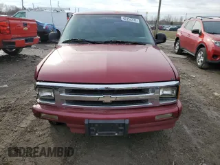 1997 Chevrolet S-10 with VIN 1GCCS1447VK133537, listed as a Copart auction lot 42354235 with 122,005 mi miles and Salvage Title. Bid and sale history available at carsss.com. Image 5.