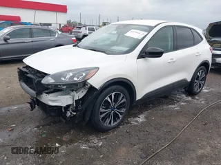2021 Ford Escape SE z VIN 1FMCU0G6XMUB32625, wystawiony jako IAAI lot #42279918 z przebiegiem 93 646 mil mil oraz . Historia ofert i sprzedaży dostępna na DreamBid. Obrazek 2.