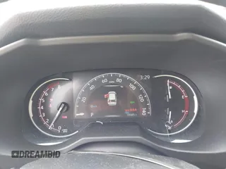 2024 Toyota RAV4 XLE Premium z VIN 2T3A1RFV9RC411142, wystawiony jako IAAI lot #42319590 z przebiegiem 18 585 mil mil oraz . Historia ofert i sprzedaży dostępna na DreamBid. Obrazek 7.