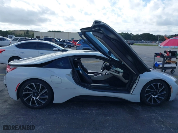 2015 BMW i8 with VIN WBY2Z2C51FV392661, listed as a IAAI auction lot 38409147 with 79,082 mi miles. Bid and sale history available at carsss.com. Image 13.