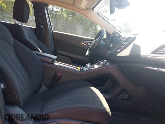 2015 Chrysler 200 Limited с VIN 1C3CCCAB2FN707428, выставлен на аукционе IAAI как лот 42633579 с пробегом 138 291 миль миль и . История ставок и продаж доступна на DreamBid. Изображение 5.