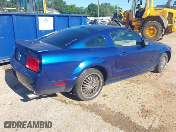2007 Ford Mustang Deluxe with VIN 1ZVFT80N375305644, listed as a IAAI auction lot 42103749 with 233,762 mi miles and . Bid and sale history available at DreamBid. Image 4.