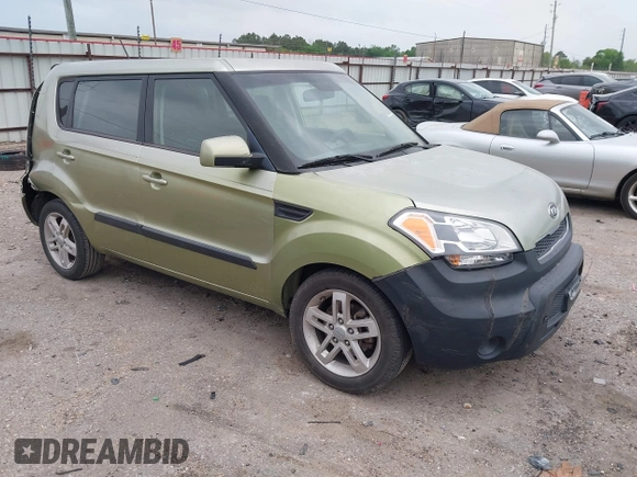 2011 Kia Soul + with VIN KNDJT2A22B7213906, listed as a IAAI auction lot 41947276 with 152,022 mi miles. Bid and sale history available at carsss.com. Image 1.