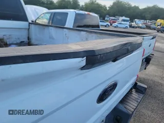 2019 Ford F-250 XL z VIN 1FT7W2B60KED86550, wystawiony jako IAAI lot #42501135 z przebiegiem 188 501 mil mil oraz . Historia ofert i sprzedaży dostępna na DreamBid. Obrazek 15.