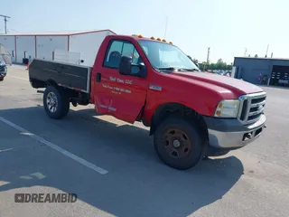2005 Ford F-250 XL z VIN 1FTNF21595EB34526, wystawiony jako IAAI lot #42456430 z przebiegiem 157 351 mil mil oraz . Historia ofert i sprzedaży dostępna na DreamBid. Obrazek 1.