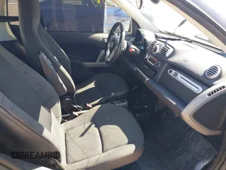 2014 Smart fortwo Pure z VIN WMEEJ3BA1EK779450, wystawiony jako IAAI lot #41882982 z przebiegiem 121 802 mil mil oraz . Historia ofert i sprzedaży dostępna na DreamBid. Obrazek 5.