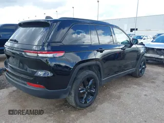 2023 Jeep Grand Cherokee Laredo z VIN 1C4RJHAG7PC661998, wystawiony jako IAAI lot #41104990 z przebiegiem 43 718 mil mil oraz . Historia ofert i sprzedaży dostępna na DreamBid. Obrazek 4.