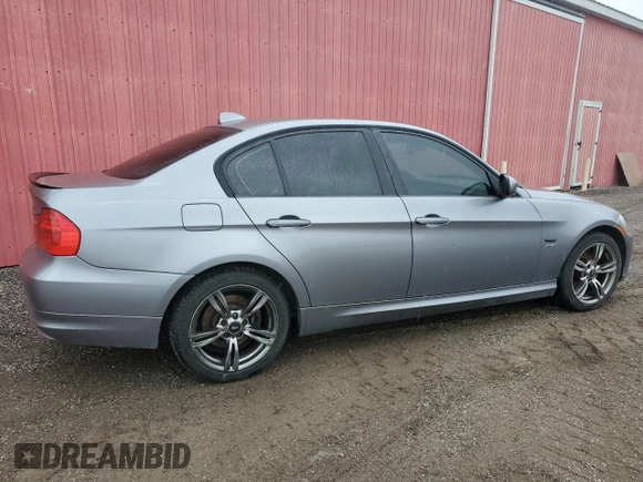2009 BMW 3 Series 328i xDrive z VIN WBAPK73519A451824, wystawiony jako Copart lot #56158885 z przebiegiem 241 849 mil mil oraz Czysty tytuł • Clean title. Historia ofert i sprzedaży dostępna na DreamBid. Obrazek 3.