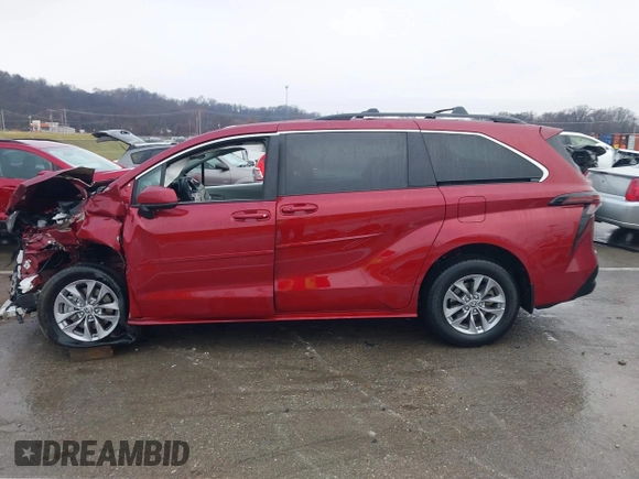 2024 Toyota Sienna LE with VIN 5TDBSKFC5RS145965, listed as a IAAI auction lot 41185886 with 8,004 mi miles. Bid and sale history available at carsss.com. Image 15.
