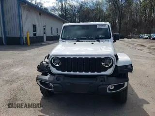 2024 Jeep Wrangler Sahara z VIN 1C4PJXEG6RW337020, wystawiony jako Copart lot #53308325 z przebiegiem 13 606 mil mil oraz Szkoda całkowita • Salvage title. Historia ofert i sprzedaży dostępna na DreamBid. Obrazek 15.