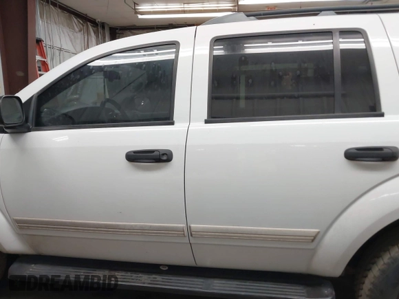2005 Dodge Durango SLT z VIN 1D4HD48D75F519320, wystawiony jako IAAI lot #42380006 z przebiegiem 84 625 mil mil oraz . Historia ofert i sprzedaży dostępna na DreamBid. Obrazek 14.