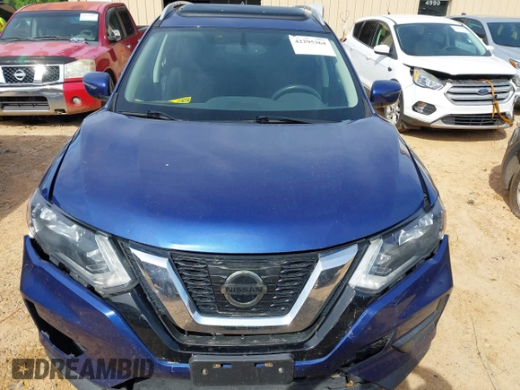 2017 Nissan Rogue SV z VIN 5N1AT2MV0HC841769, wystawiony jako IAAI lot #42295364 z przebiegiem 64 541 mil mil oraz . Historia ofert i sprzedaży dostępna na DreamBid. Obrazek 12.