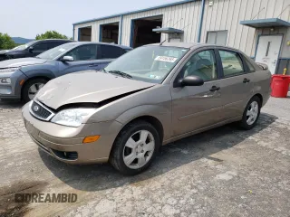 2005 Ford Focus S z VIN 1FAFP34N95W242843, wystawiony jako Copart lot #59156265 z przebiegiem 213 383 mil mil oraz Szkoda całkowita • Salvage title. Historia ofert i sprzedaży dostępna na DreamBid. Obrazek 1.