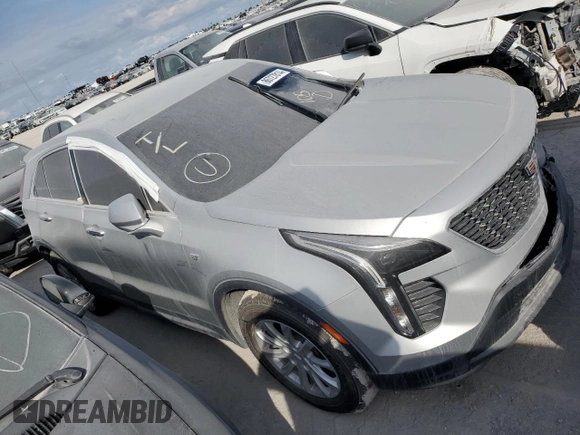 2019 Cadillac XT4 FWD Luxury z VIN 1GYAZAR42KF119510, wystawiony jako Copart lot #48979395 z przebiegiem 57 498 mil mil oraz Szkoda całkowita • Salvage title. Historia ofert i sprzedaży dostępna na DreamBid. Obrazek 4.