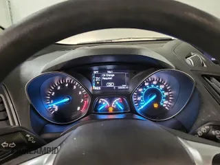 2016 Ford Escape SE с VIN 1FMCU9GX0GUB00929, выставлен на аукционе IAAI как лот 42503267 с пробегом 95 079 миль миль и . История ставок и продаж доступна на DreamBid. Изображение 7.