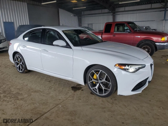 2018 Alfa Romeo Giulia Ti Sport with VIN ZARFAEEN0J7583788, listed as a Copart auction lot 51372755 with 84,668 mi miles and Clean Title. Bid and sale history available at carsss.com. Image 4.