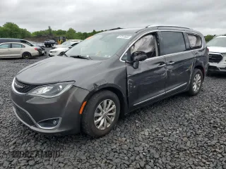 2018 Chrysler Pacifica Touring L Plus z VIN 2C4RC1EG4JR121616, wystawiony jako Copart lot #57813655 z przebiegiem 64 416 mil mil oraz Szkoda całkowita • Salvage title. Historia ofert i sprzedaży dostępna na DreamBid. Obrazek 1.