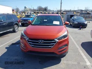 2017 Hyundai Tucson SE z VIN KM8J33A48HU396127, wystawiony jako IAAI lot #41785992 z przebiegiem 86 667 mil mil oraz . Historia ofert i sprzedaży dostępna na DreamBid. Obrazek 12.