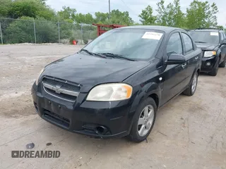 2008 Chevrolet Aveo LT z VIN KL1TG56638B063246, wystawiony jako IAAI lot #42392278 z przebiegiem 104 681 mil mil oraz . Historia ofert i sprzedaży dostępna na DreamBid. Obrazek 2.