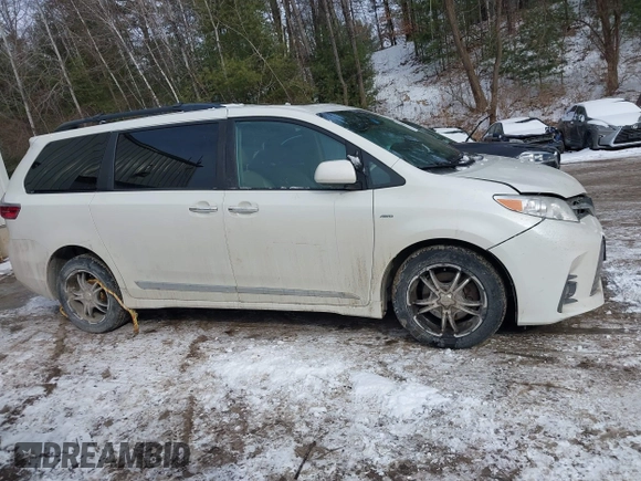 2018 Toyota Sienna XLE with VIN 5TDDZ3DC2JS191352, listed as a IAAI auction lot 41458248 with 143,664 mi miles. Bid and sale history available at carsss.com. Image 14.