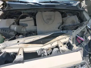 2017 Toyota Tacoma SR5 z VIN 3TMAZ5CN8HM039863, wystawiony jako IAAI lot #42384198 z przebiegiem 53 142 mil mil oraz . Historia ofert i sprzedaży dostępna na DreamBid. Obrazek 10.
