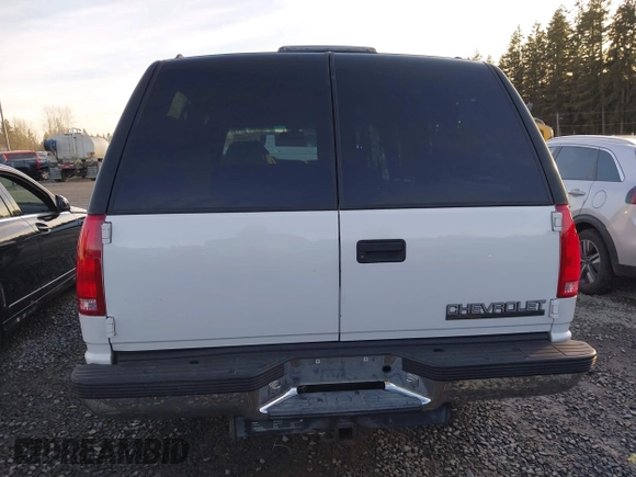 1997 Chevrolet Suburban with VIN 3GNFK16RXVG102805, listed as a IAAI auction lot 41559415 with 1 mi miles. Bid and sale history available at carsss.com. Image 15.