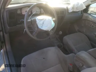 2004 Toyota Tacoma z VIN 5TEVL52N74Z390717, wystawiony jako Copart lot #45209015 z przebiegiem 187 005 mil mil oraz Szkoda całkowita • Salvage title. Historia ofert i sprzedaży dostępna na DreamBid. Obrazek 8.