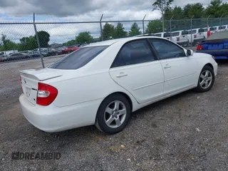 2002 Toyota Camry XLE z VIN 4T1BF30K72U500934, wystawiony jako IAAI lot #42312967 z przebiegiem 169 569 mil mil oraz . Historia ofert i sprzedaży dostępna na DreamBid. Obrazek 4.