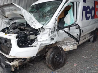 2020 Ford Transit Cargo z VIN 1FTBR1C83LKB20325, wystawiony jako IAAI lot #42316284 z przebiegiem 248 734 mil mil oraz . Historia ofert i sprzedaży dostępna na DreamBid. Obrazek 6.