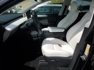 2024 Tesla Model Y z VIN 7SAYGDED4RF206585, wystawiony jako Copart lot #54161715 z przebiegiem 4 228 mil mil oraz Szkoda całkowita • Salvage title. Historia ofert i sprzedaży dostępna na DreamBid. Obrazek 7.