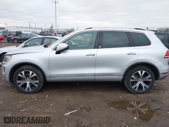 2017 Volkswagen Touareg Wolfsburg Edition с VIN WVGRF7BP3HD004486, выставлен на аукционе IAAI как лот 41759564 с пробегом 90 722 миль миль и . История ставок и продаж доступна на DreamBid. Изображение 14.