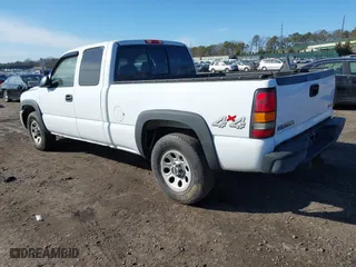 2006 GMC Sierra 1500 SLE1 with VIN 1GTEK19Z16Z139212, listed as a IAAI auction lot 41598797 with 203,180 mi miles. Bid and sale history available at carsss.com. Image 3.
