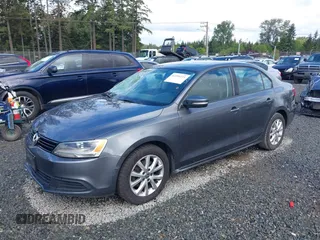 2011 Volkswagen Jetta SE z VIN 3VWDZ7AJXBM356668, wystawiony jako IAAI lot #42294221 z przebiegiem 199 605 mil mil oraz . Historia ofert i sprzedaży dostępna na DreamBid. Obrazek 2.