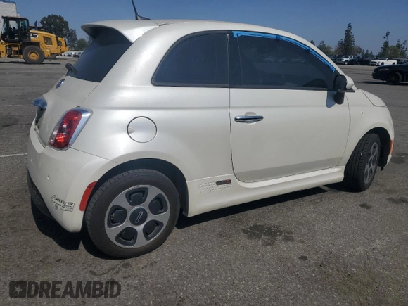 2016 FIAT 500e с VIN 3C3CFFGE4GT214183, выставлен на аукционе Copart как лот 62090065 с пробегом 52 844 миль миль и Чистый • Clean title. История ставок и продаж доступна на DreamBid. Изображение 3.